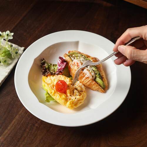 Nordic White Ceramic Plate Round Design for Everyday Dining