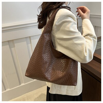 Fashionable Woven Popular Commuter Tote Bag, Simple Niche Ar