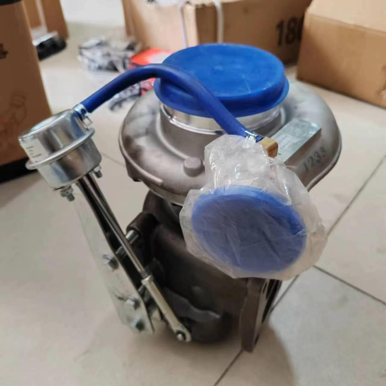 使用于 重汽豪沃 废弃涡轮增压器 型号VG1034110820
