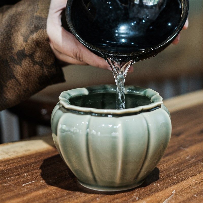 宋研 越窑龙泉青瓷花瓣形水盂 水洗渣斗茶洗宋式点茶菱花建水