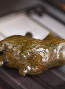 玄同绿檀锤纹猫傲娇猫小把件绿檀猫文玩木雕刻工艺品实木小摆件
