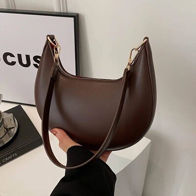 New Fahionable High-end Moon-haped Baeball Bag, Showing Luxu