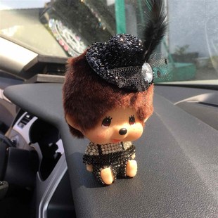 创意汽车摆件可爱蒙奇奇摇头娃娃卡通车饰内饰品车载车上装饰用品