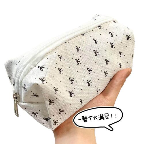 A simple and cute INS-style storage bag, featuring a high ae