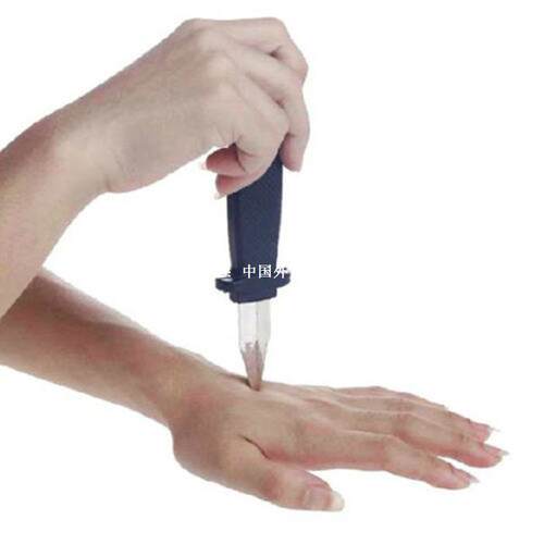 Hot Halloween Supplies Comedy Magic Plastic Retractable Dagg