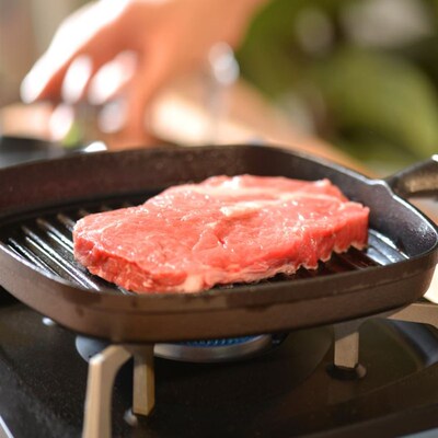 Wooden handle frying pan striped steak pot cast iron pan