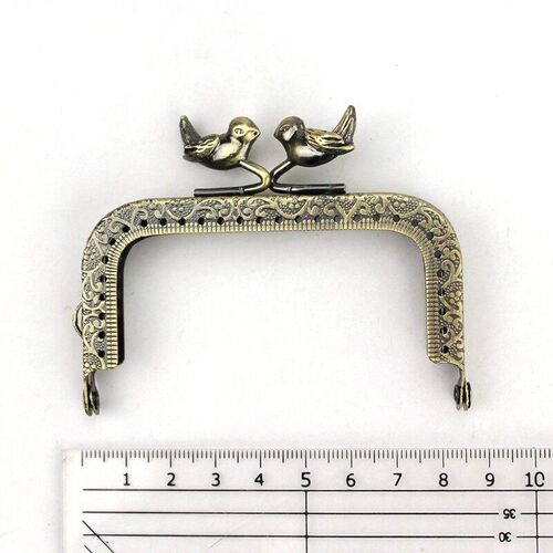 1PCS 8.5 12.5cm Bird Head Embossed Antique Bronze Metal Purs