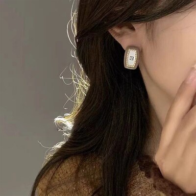 Exquisite And High-end French Retro Oil-drop Pearl Zircon Sq
