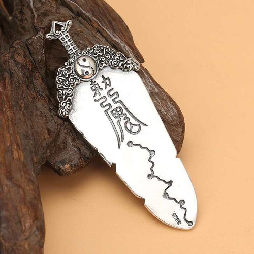Seven Stars and Eight Swords Retro Men and Women Pendant Per