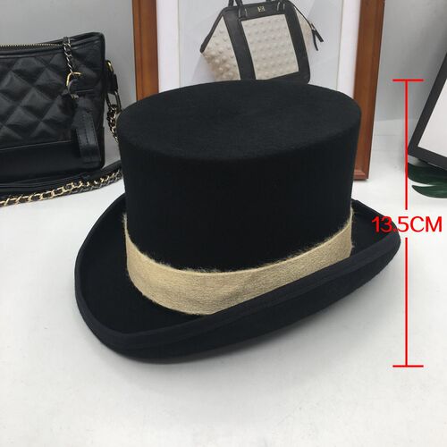 British wind in Europe and the gentleman cap stage performan