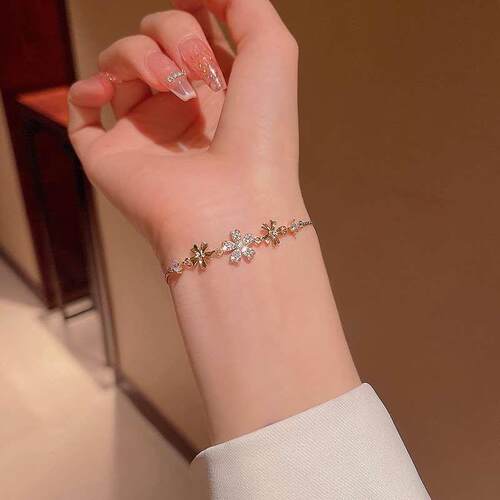 Brlet Womens Micro-inlaid Cat-eye Petal Light Luxury High-e