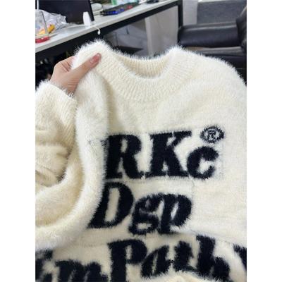 马海毛圆领白色长袖针织