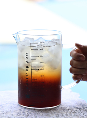 个大量杯装!耐热玻璃的,可以微波炉加热装开水,qio值!