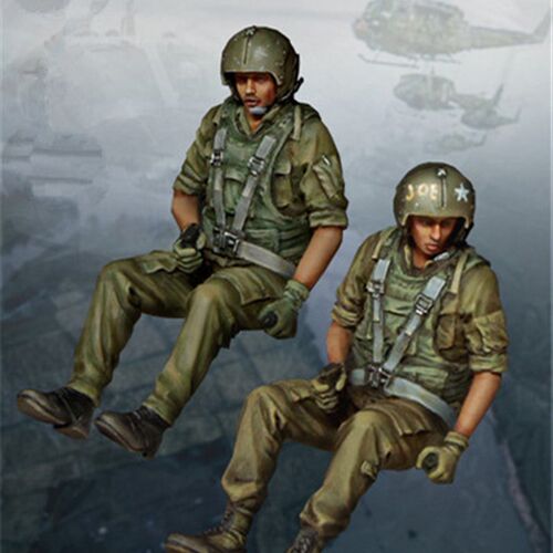 1:35 Ratio of Die-cast Resin Soldiers, 2 Helicopter Pilots (