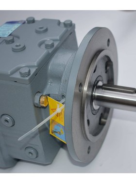 江苏国茂减速机GR斜齿轮硬齿面卧式带电机R37/8/57/7减速齿轮箱