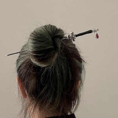 2023 New Chinese Punk Ruby Pendant Sword Hairpin Fashion Sim
