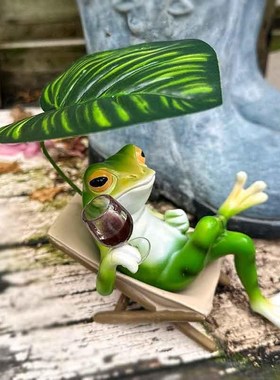 休闲沙滩躺椅青蛙女郎摆件松弛感阳台电视柜造景布置装饰动物工艺