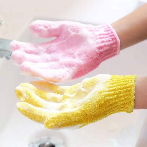 Bathing gloves, scrubbing towels, rubbing the back with mud