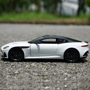 1:24 Aston Martin DBS Superlaggera Alloy Car Model Diecast T