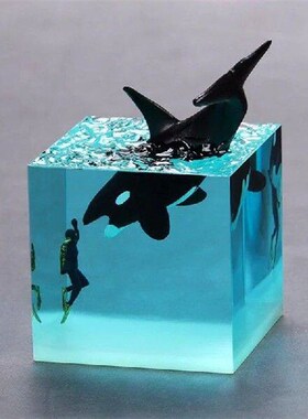 C- Humpback Whale Diver Cube Ornament Resin Whale Home