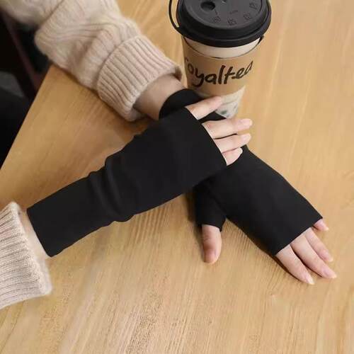 Dralon thermal gloves for women, designed for winter. These