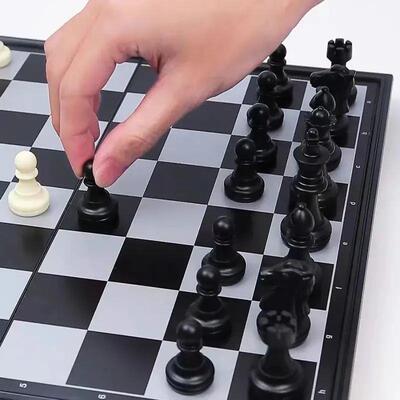 1 Box Of Foldable Magnetic International Chess Set With Plas