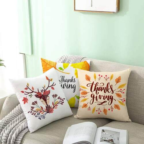 。Yellow Thanksgiving pillow cartoon small animal sofa pillo