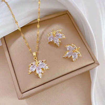 Fashionable cate Micro-inlaid Romantic White Maple Leaf Neck