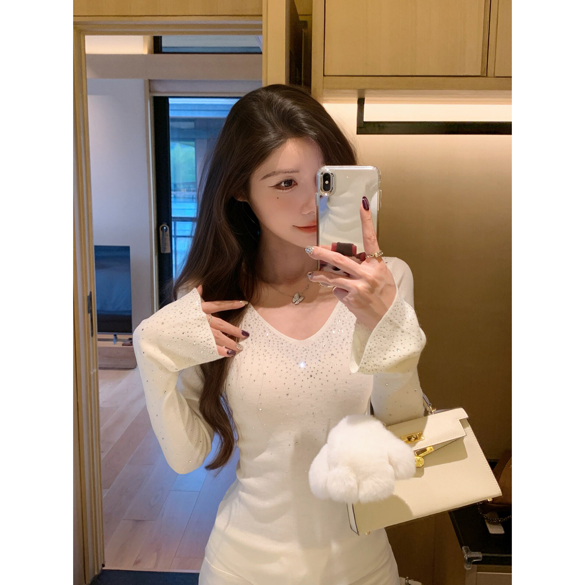 已到货 白色烫钻V领羊毛针织衫女秋冬法式绝美高级感修身内搭上衣,女装/女士精品,毛针织衫,淘宝优惠券,粉丝福利购,淘宝优惠卷