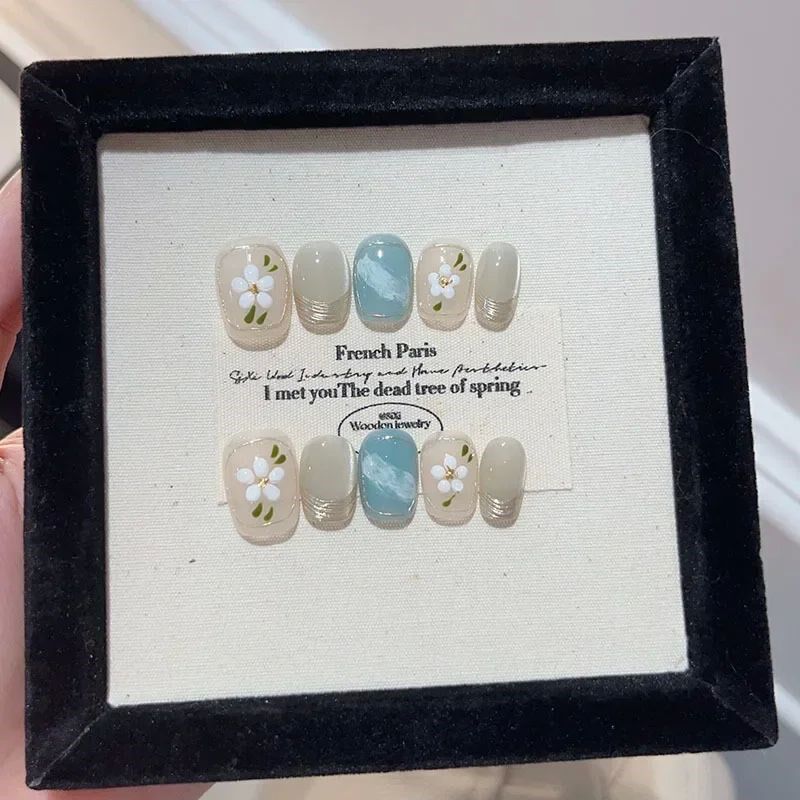 10pcs Hand Drawn Polka Dot Lines Press On Nails Short Sweet - 实物图