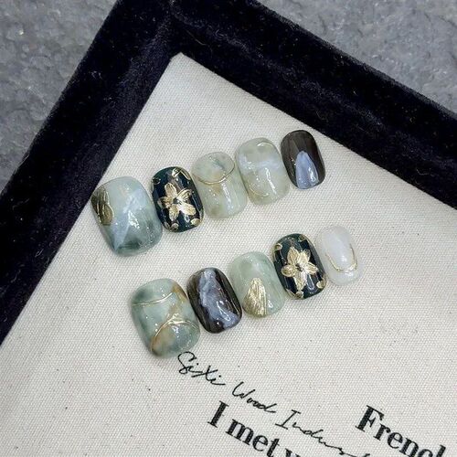 10pcs Hand Drawn Polka Dot Lines Press On Nails Short Sweet