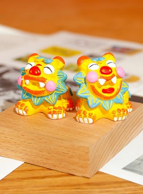 狮三百面带桃花 小狮子可爱卡通客厅装饰日常文化创意摆放祝福