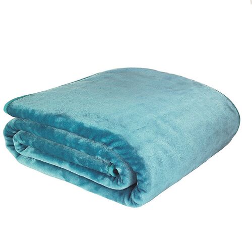 Solid color double-sided flannel blanket