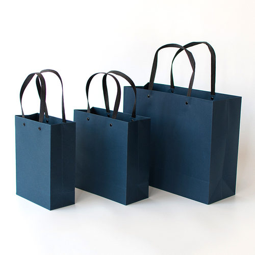 Blue gift bag, simple paper bag, rivet in hand, gift box,