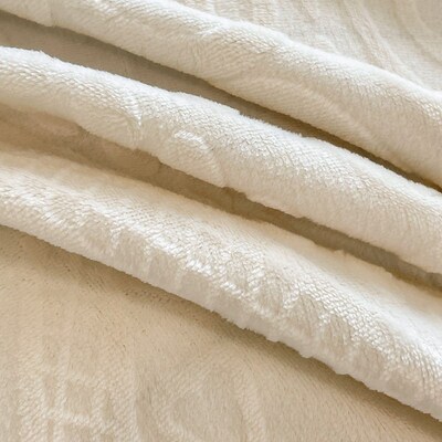 Simple Four-piece Set Of Thickened Carved Bed Sheets And Qui