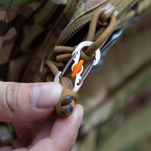 Lock-equipped eight-leaf buckle, stainless steel keychain