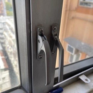 老式塑钢窗外开窗上下把手连杆窗联动执手平开铝合金扣锁传动锁.
