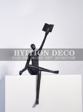 现代创意金属抽象人物看书雕塑摆件样板房售楼处客厅玄关软装饰品