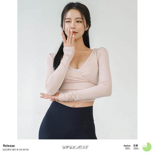 Moisture absorbing soft and sticky long sleeved yoga
