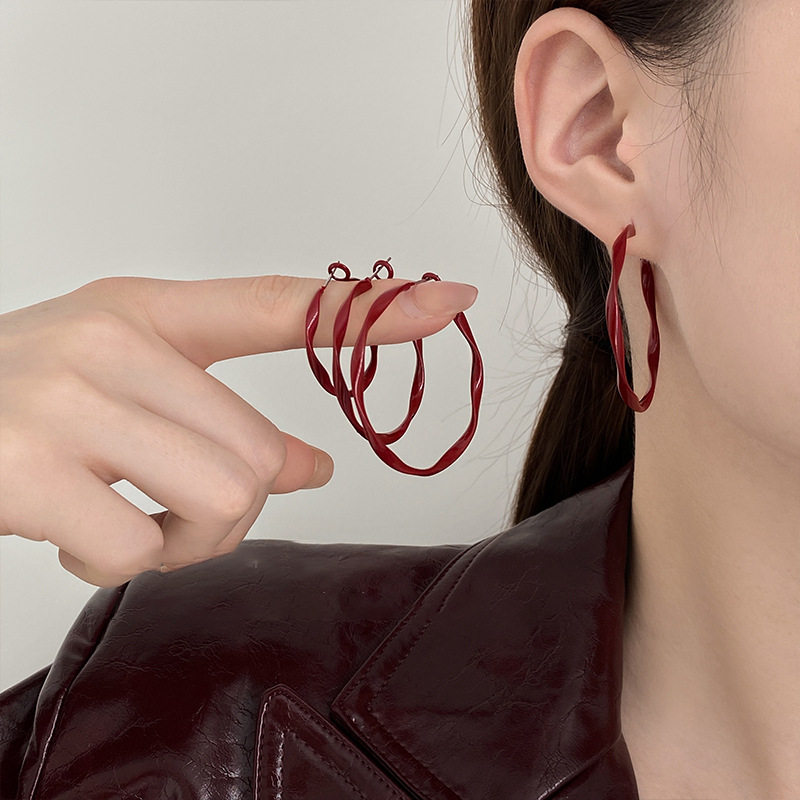 银针喷漆红色扭曲纹路耳圈复古小众气质百搭耳环轻奢高级感耳饰女,饰品/流行首饰/时尚饰品新,银饰耳饰,淘宝优惠券,粉丝福利购,淘宝优惠卷