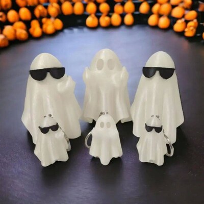 2Pcs Halloween Ghost Figurine Keychain Glow-in-the-dark 3D P
