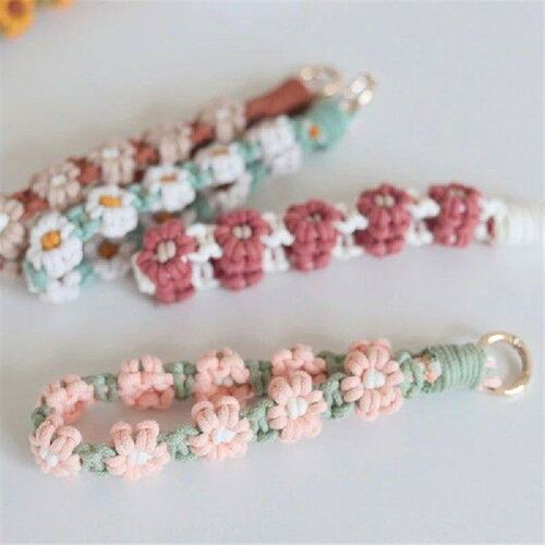 1Pc Daisy Flower Macrame Wristlet Keychain Boho Key Fob