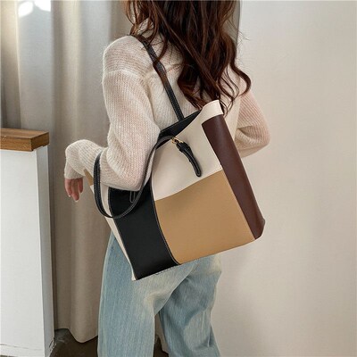 New Commuting Large Capacity Tote Bag Womens Armpit Bag 202