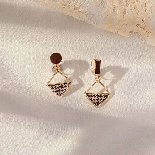 Korean Ear Clip Without Ear Hole Female 2024 Hollow Love Pea