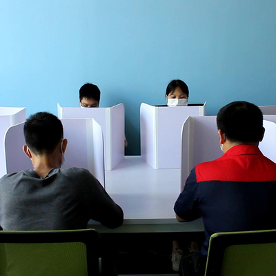 防飞沫挡板学生课桌餐桌防护板隔离板分隔柜台学校开学阻隔板