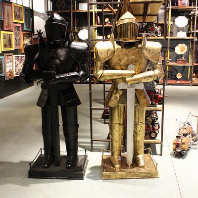 。Vintage iron armor man decoration warrior armor Knight mod