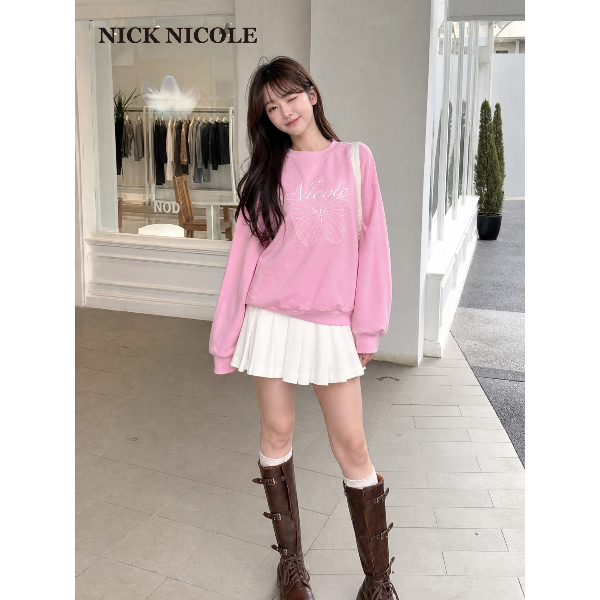秋季蝴蝶字母印花宽松卫衣女