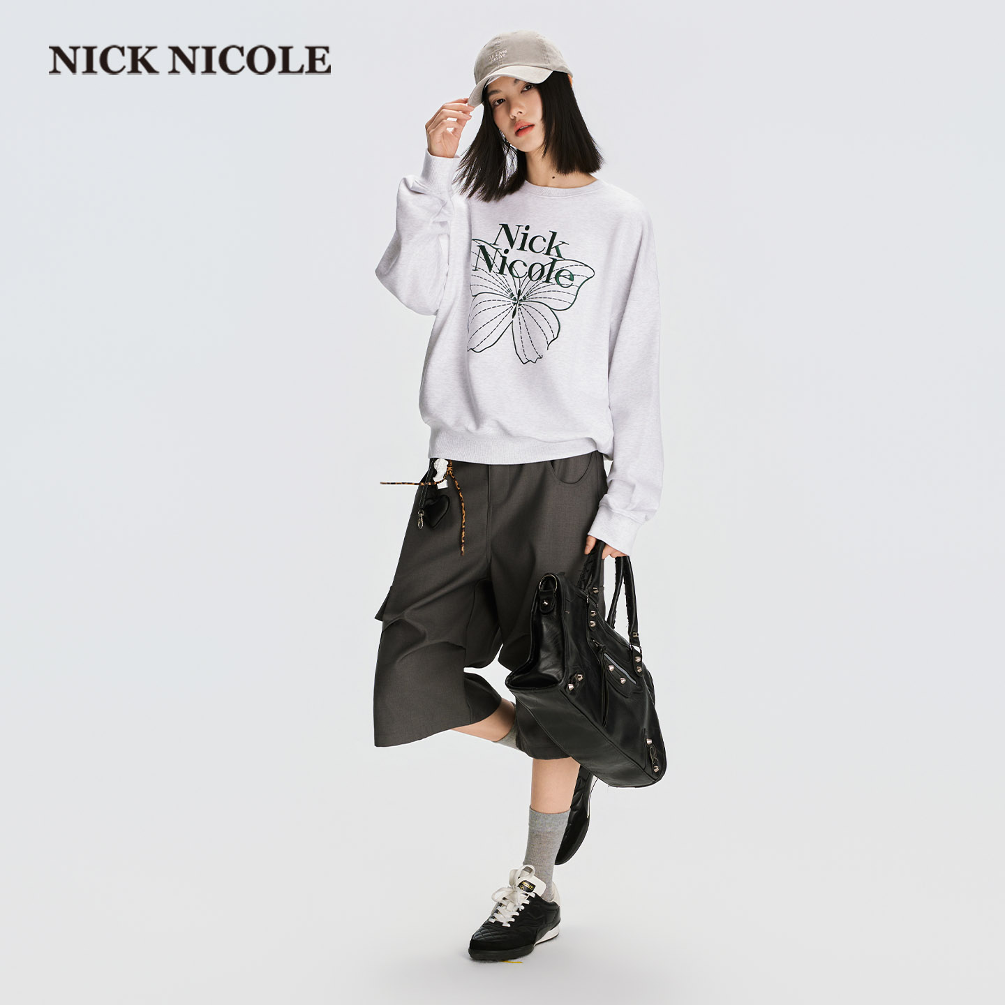 NICK&NICOLE2026新款时尚韩版宽松休闲二行字母蝴蝶刺绣圆领卫衣