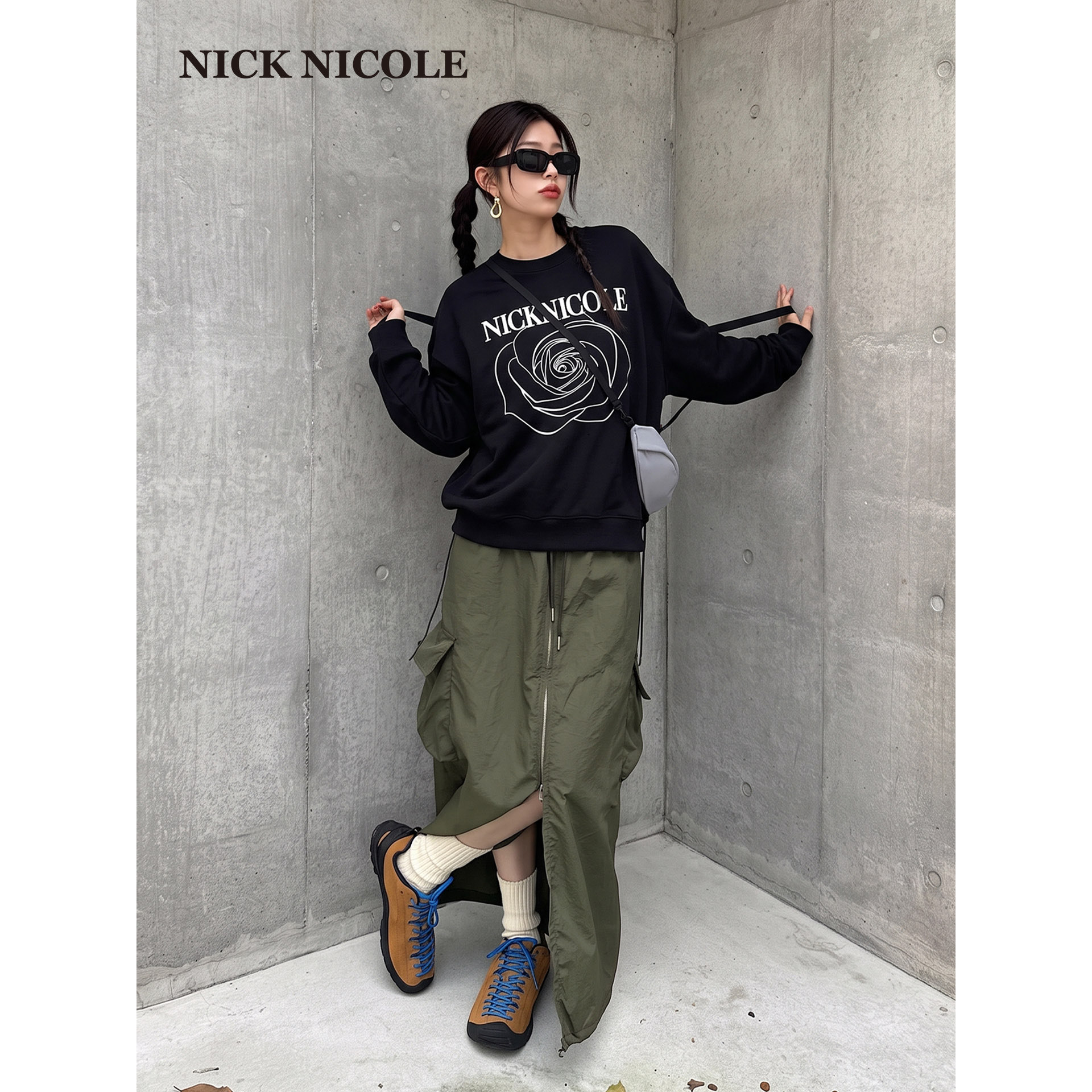 NICK&NICOLE2026年秋季新款韩版时尚玫瑰刺绣圆领卫衣百搭潮流