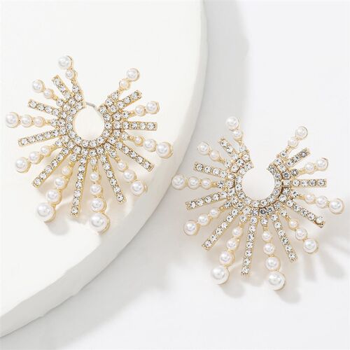 OutputAlloy Inlaid Diamond Pearl Notched Sunflower Earring F